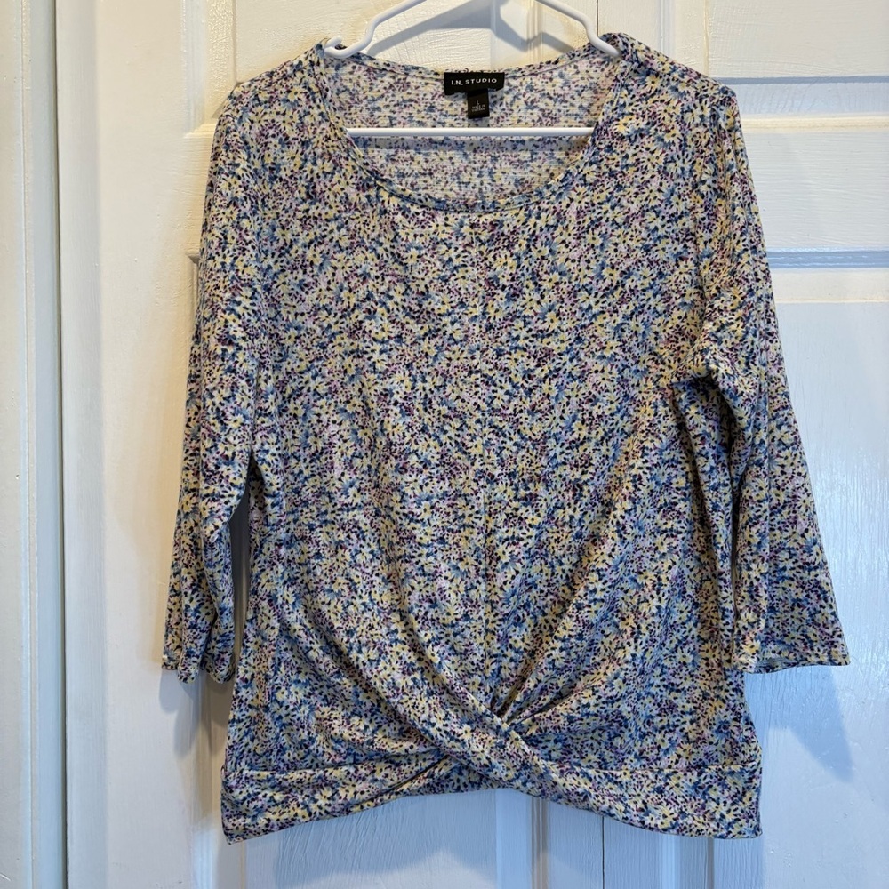 I.N. Studio Purple Floral Quarter Length Sleeve Top - Size Large